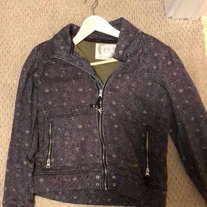 Burton zip up